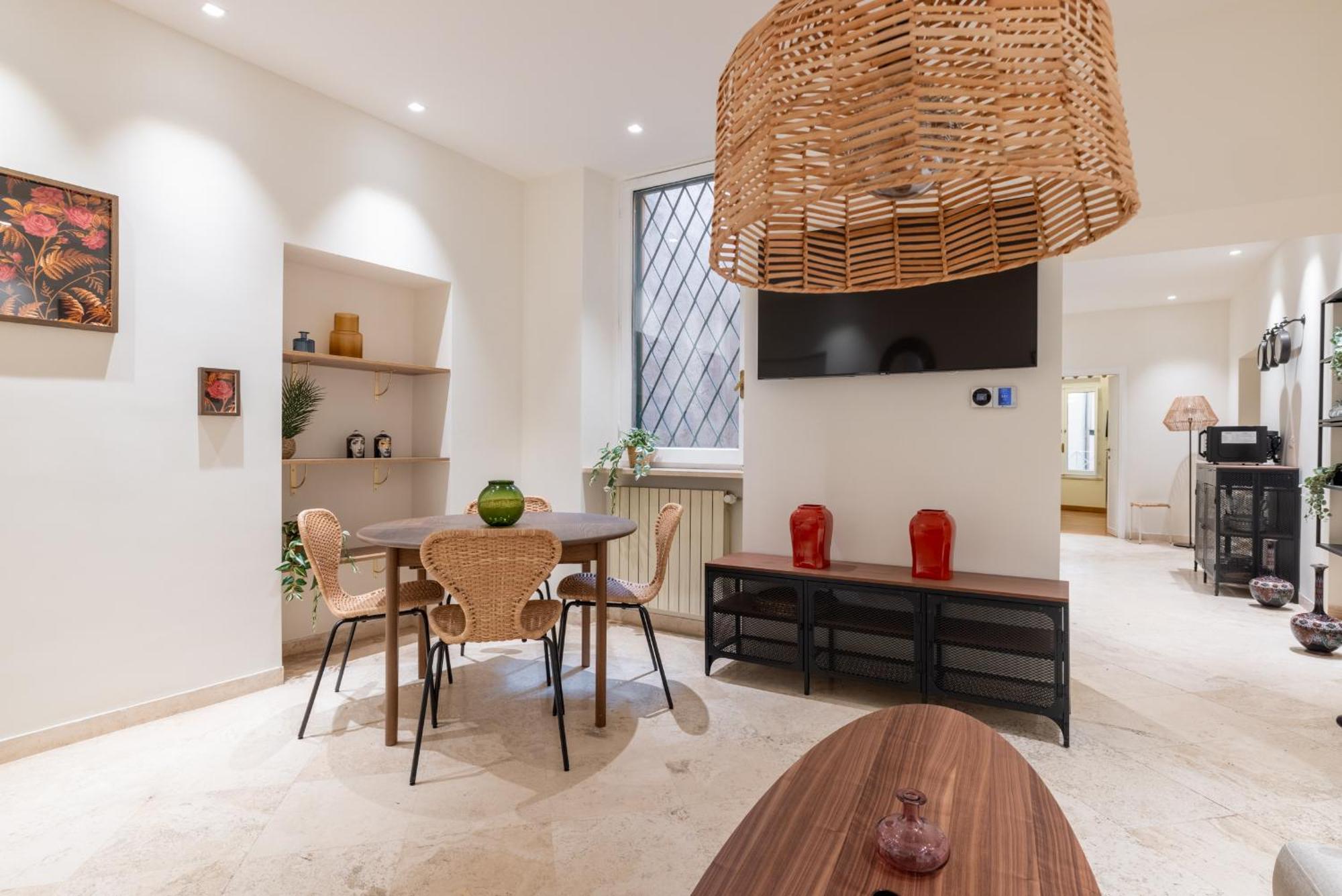 Charming 3 Bedroom Apartment In The Historic Center Рим Екстер'єр фото