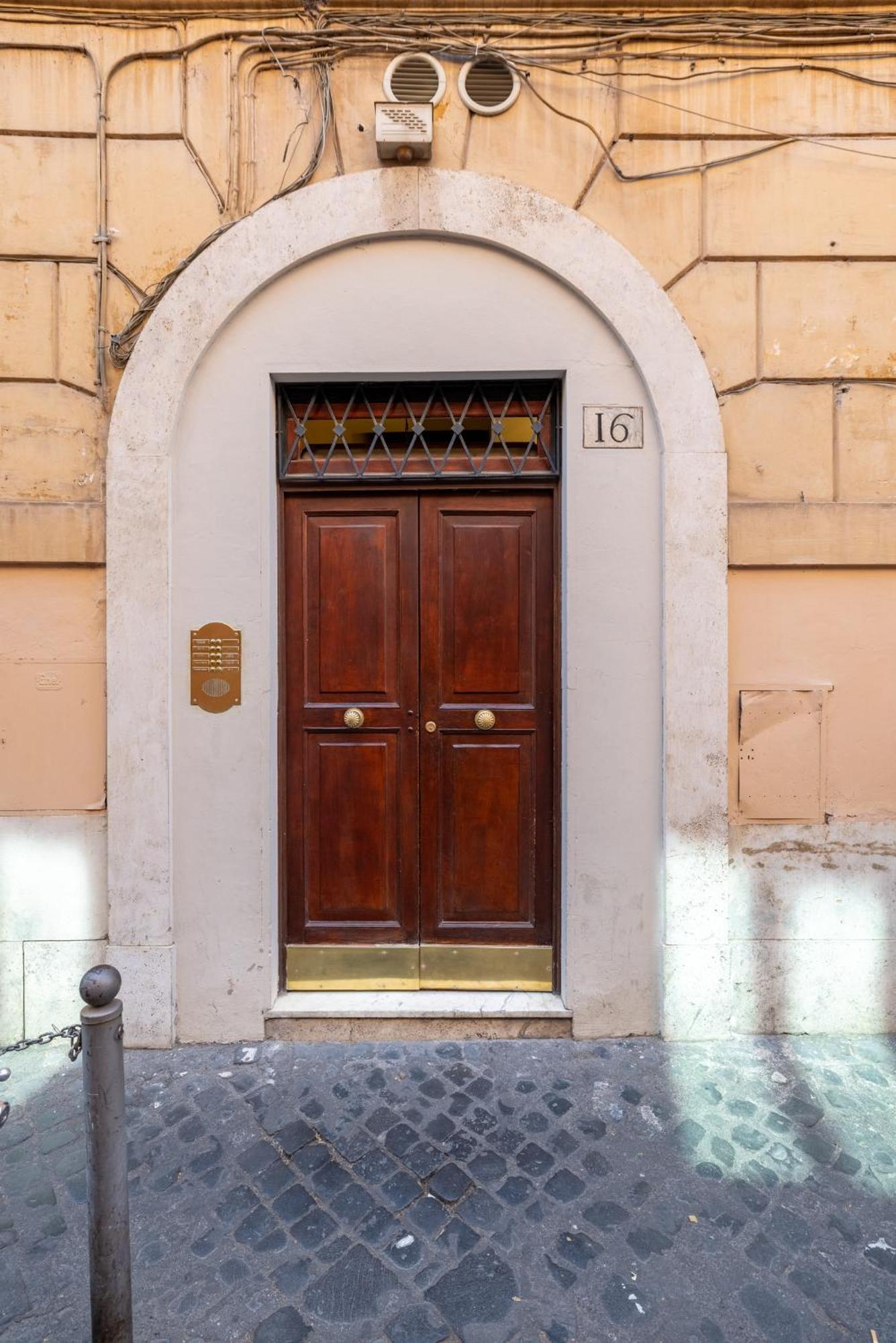 Charming 3 Bedroom Apartment In The Historic Center Рим Екстер'єр фото